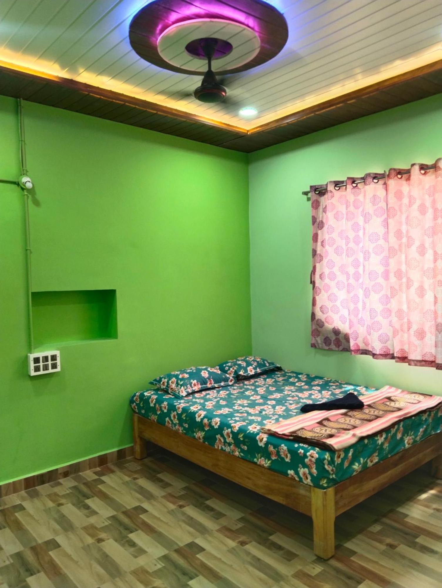 Funky Monkey Home Stay Хампи Екстериор снимка