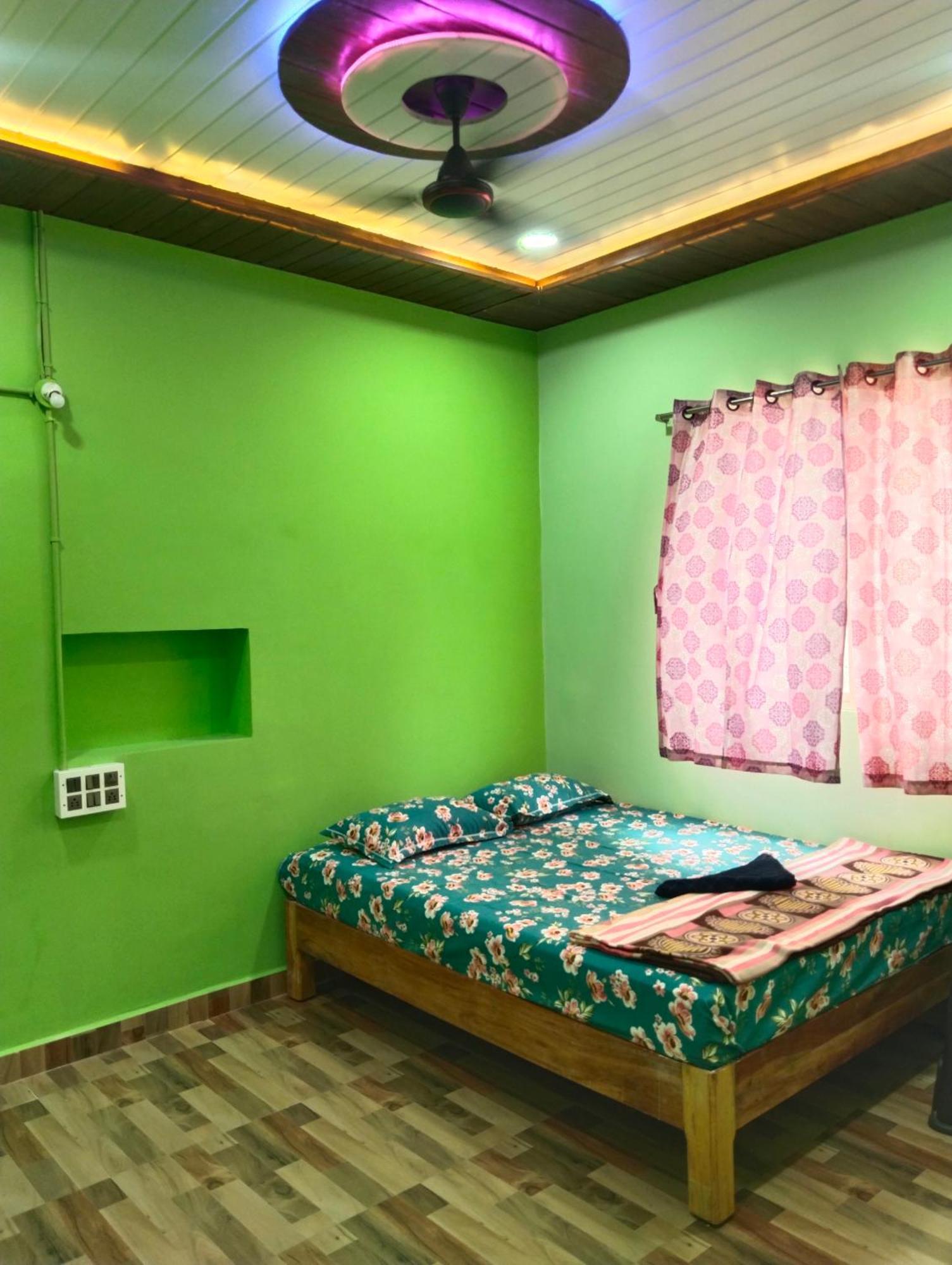Funky Monkey Home Stay Хампи Екстериор снимка